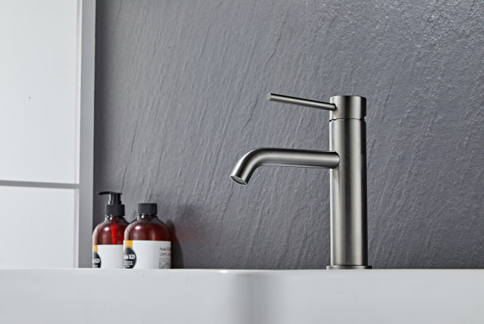 Servantbatteri Slim vinkel gunmetal